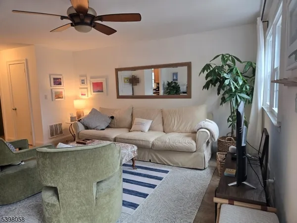 $3,800 | 83 East Main Street, Unit 83B, Mendham, NJ 07945