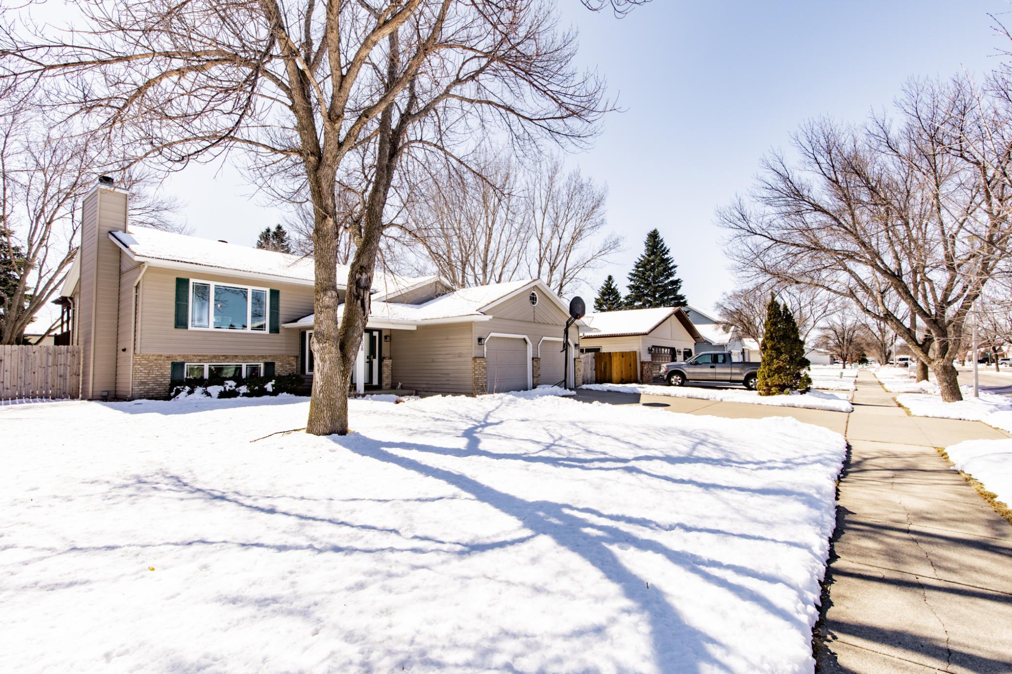 2408 34th Avenue South Fargo, ND 58104 - Photo 3 of 62