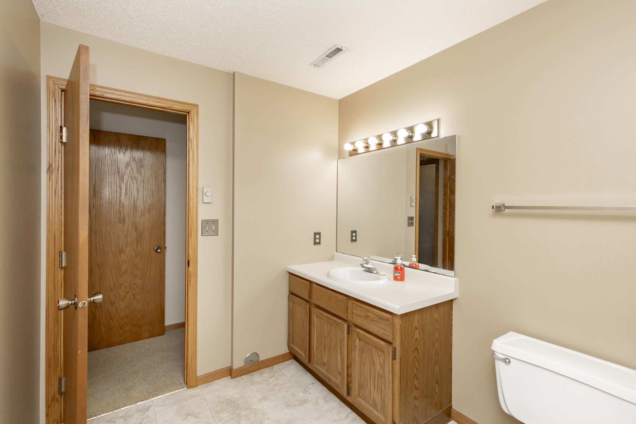 2408 34th Avenue South Fargo, ND 58104 - Photo 33 of 62