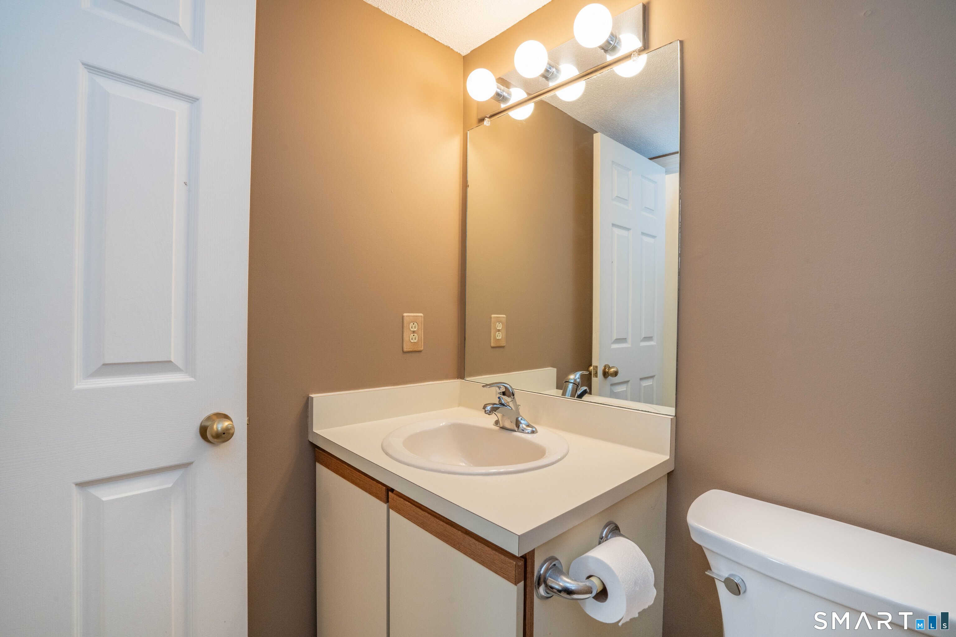 27 Riverview, Unit 27 Avon, CT 06001 - Photo 17 of 39