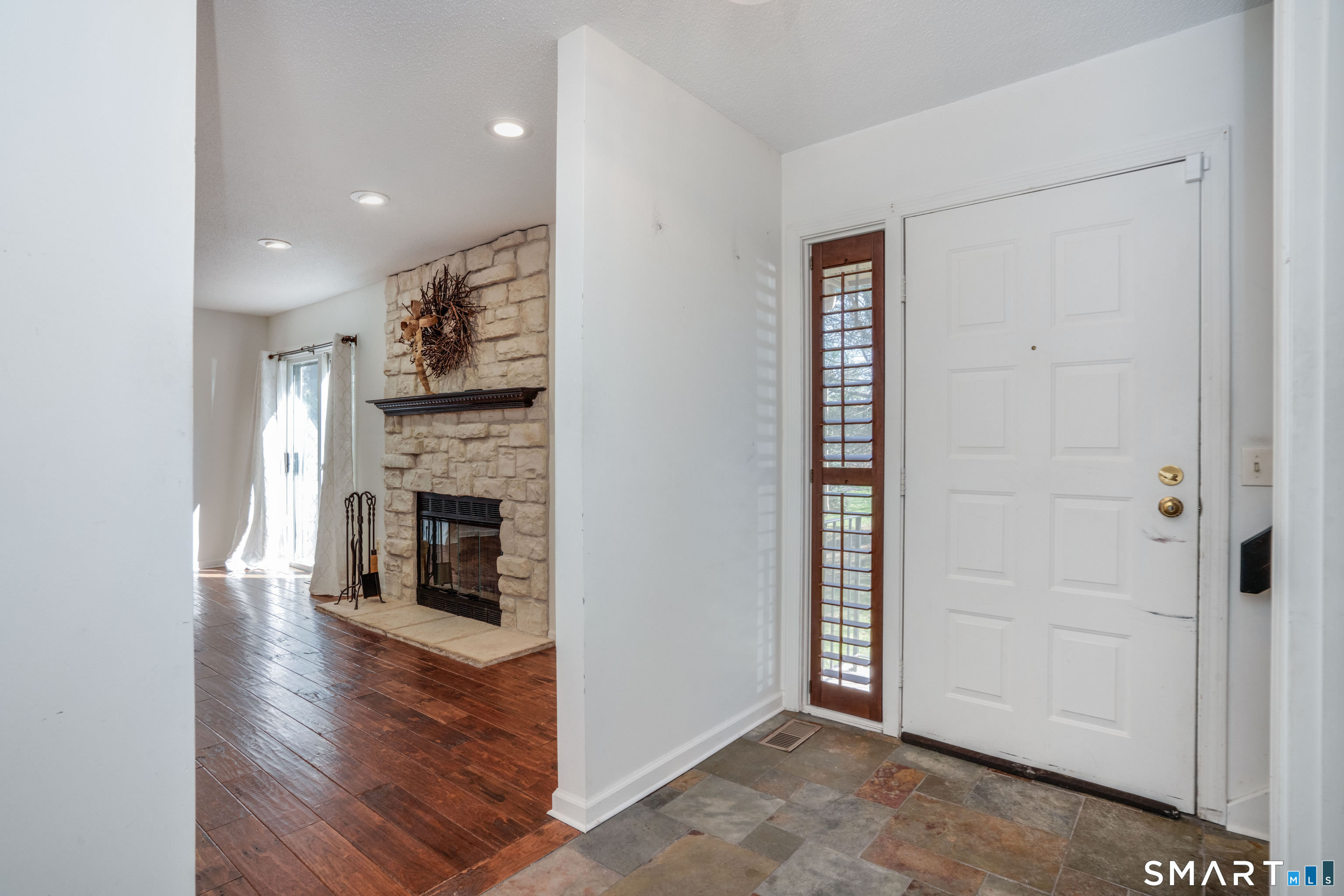 27 Riverview, Unit 27 Avon, CT 06001 - Photo 4 of 39