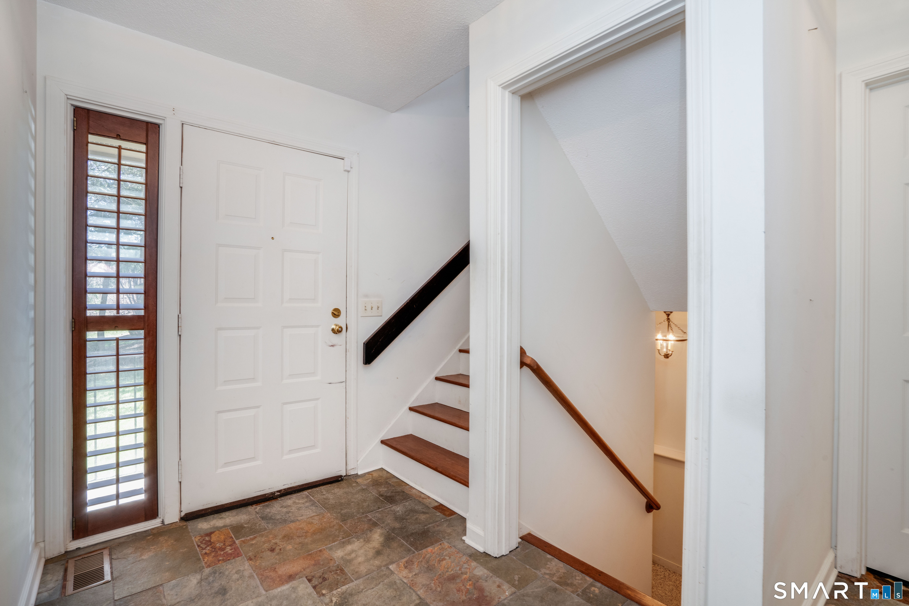 27 Riverview, Unit 27 Avon, CT 06001 - Photo 5 of 39