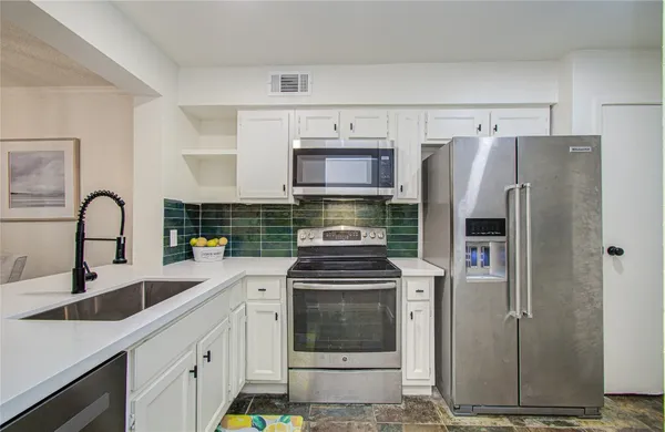 $169,999 | 15309 Kingfield Drive, Unit 9, Houston, TX 77084