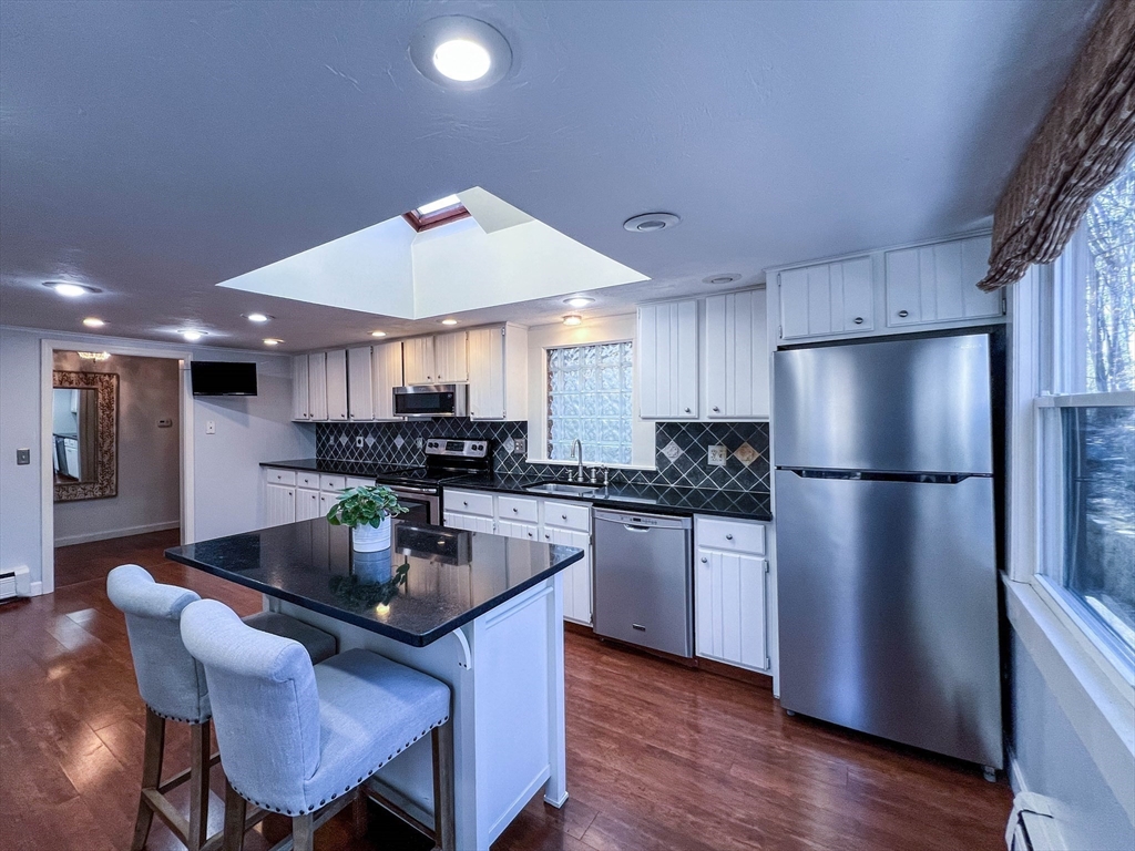 56 Rockridge Road Framingham, MA 01702 - Photo 3 of 33