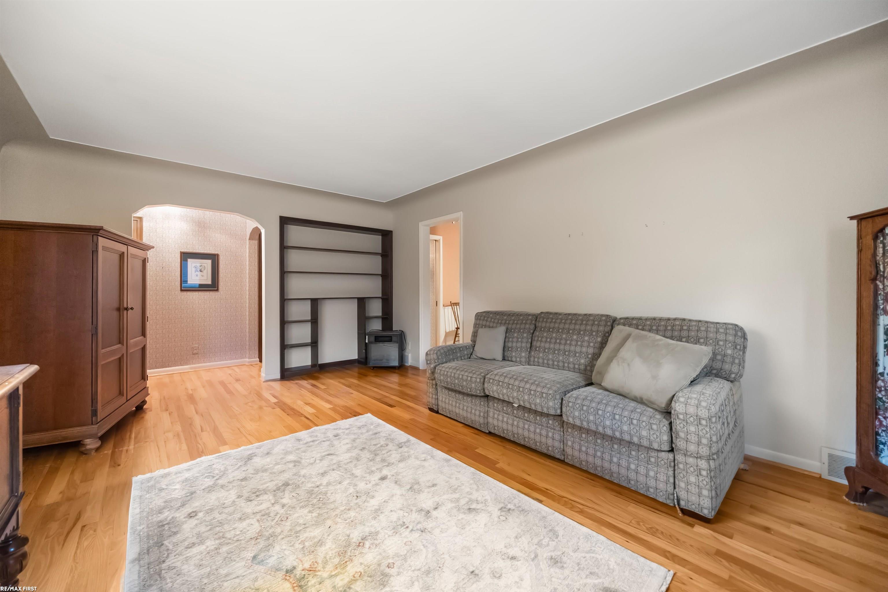 13912 22 Mile Road Utica, MI 48315 - Photo 3 of 44