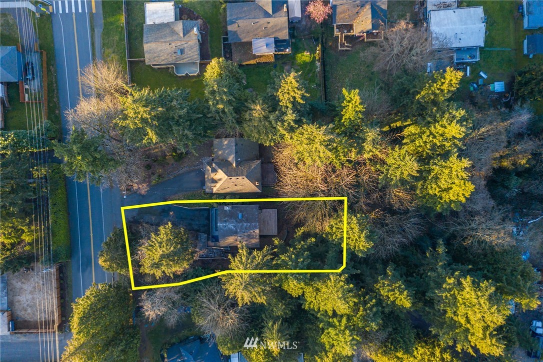 23511 Meridian Avenue South Bothell, WA 98021 - Photo 39 of 40 an aerial view of a house with a yard and lake view