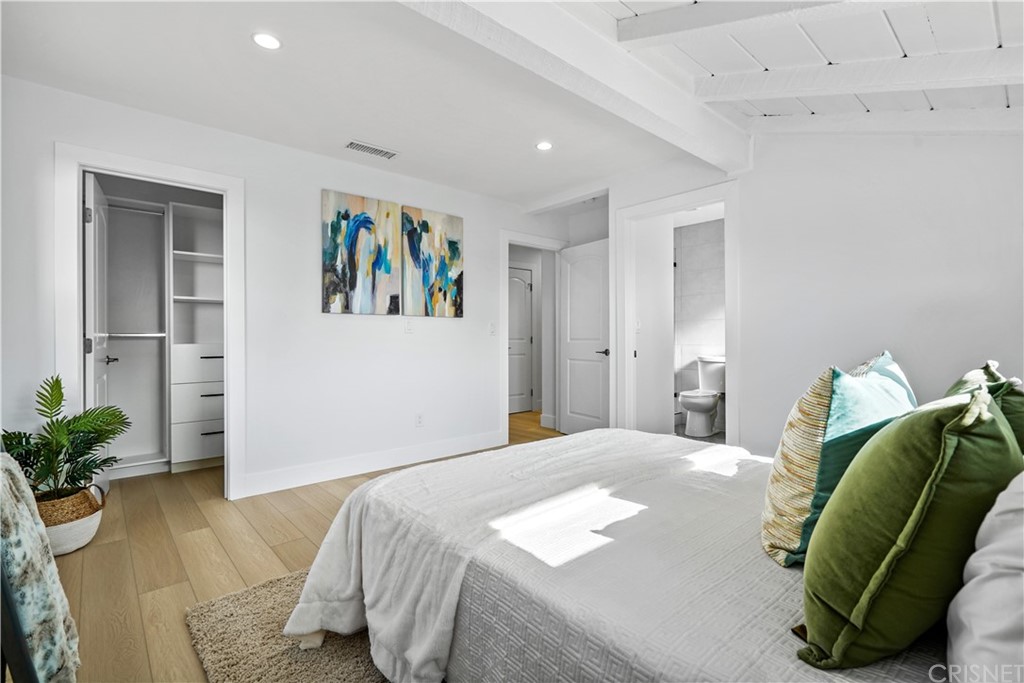 3675 Denair Street Pasadena, CA 91107 - Photo 27 of 37 a bedroom with a large bed and a potted plant