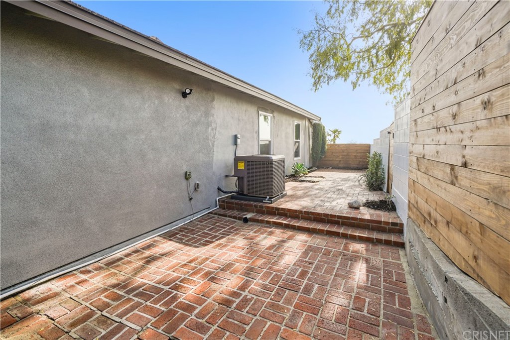 3675 Denair Street Pasadena, CA 91107 - Photo 33 of 37 a backyard of a house