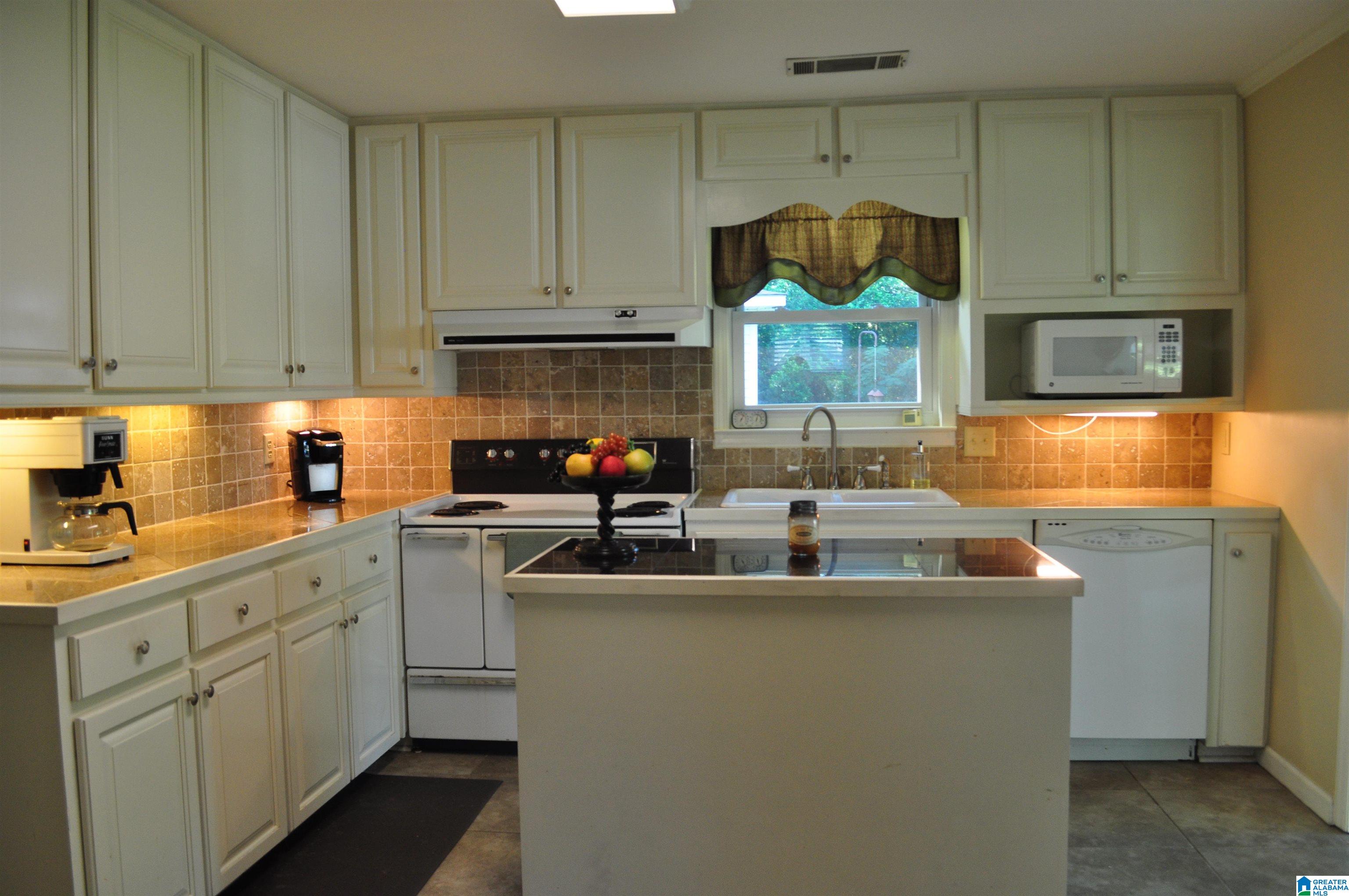 965 Pecan Road Plantersville, AL 36758 - Photo 2 of 23