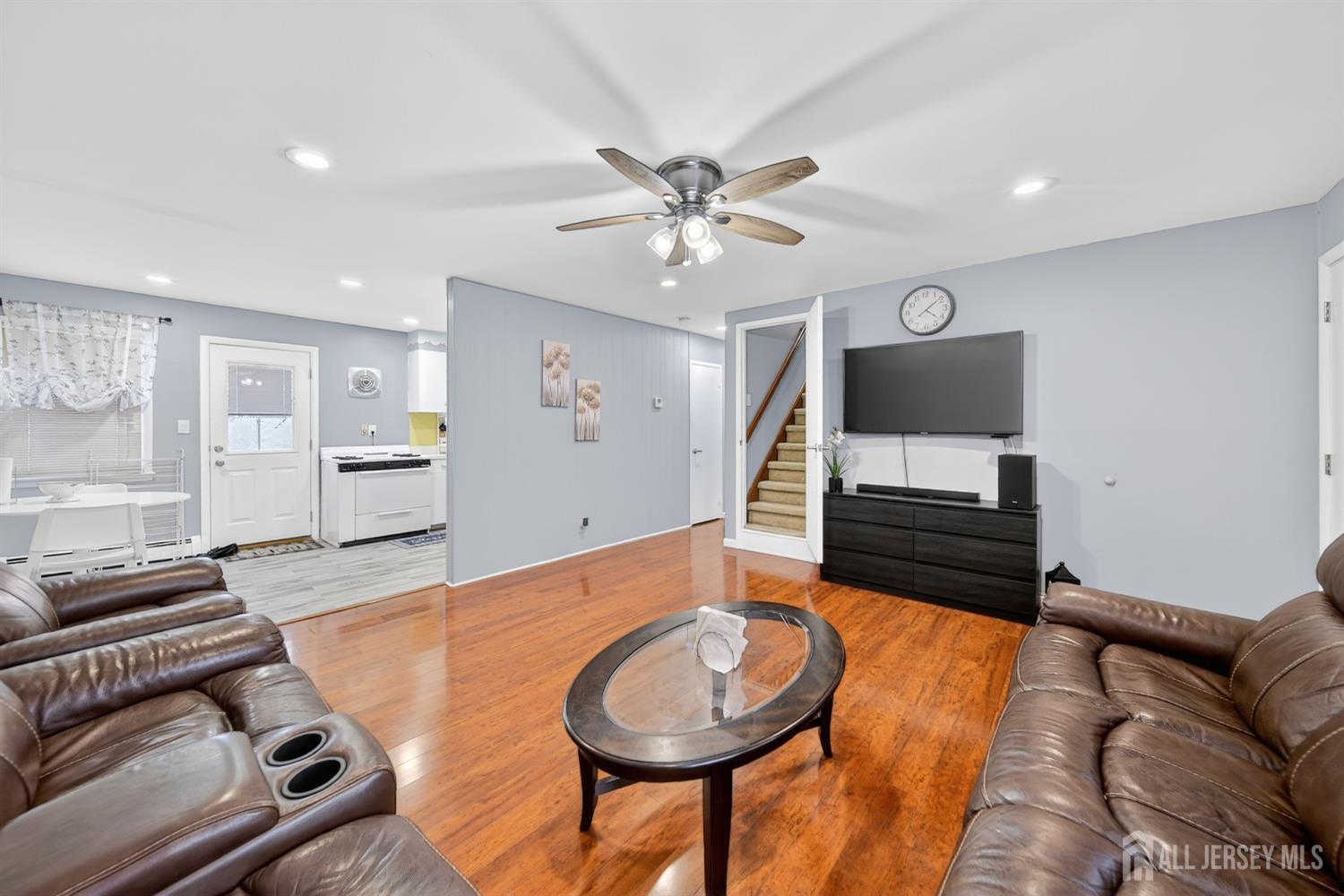 80 Poplar Street Carteret, NJ 07008 - Photo 3 of 15