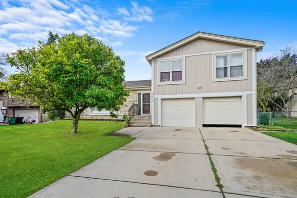 $524,900 | 304 Sutherland Lane, Bloomingdale, IL 60108