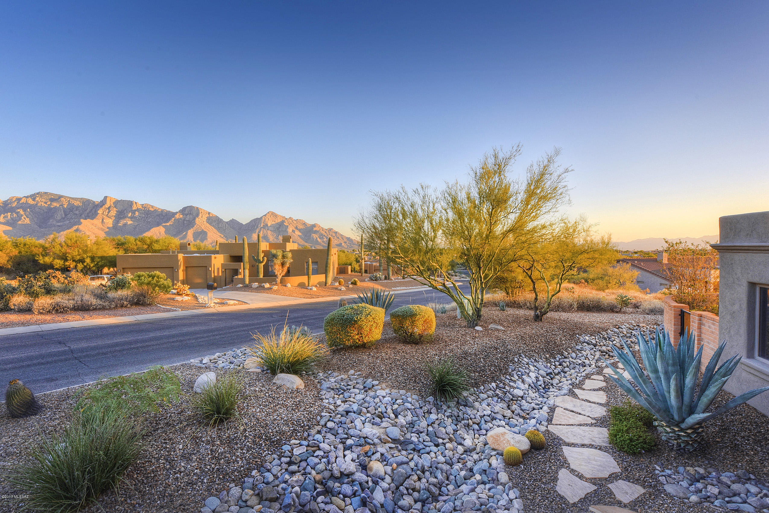 12477 North Piping Rock Road Oro Valley, AZ 85755 - Photo 28 of 32