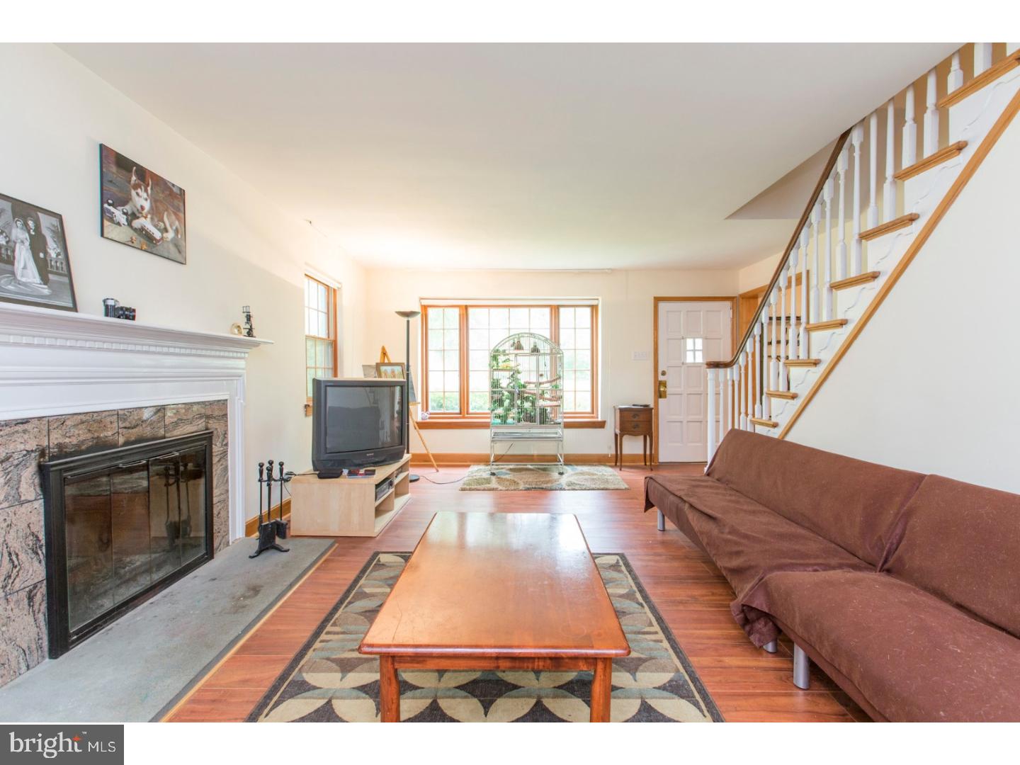 124 Wetherill Road Cheltenham, PA 19012 - Photo 5 of 25 Living Room
