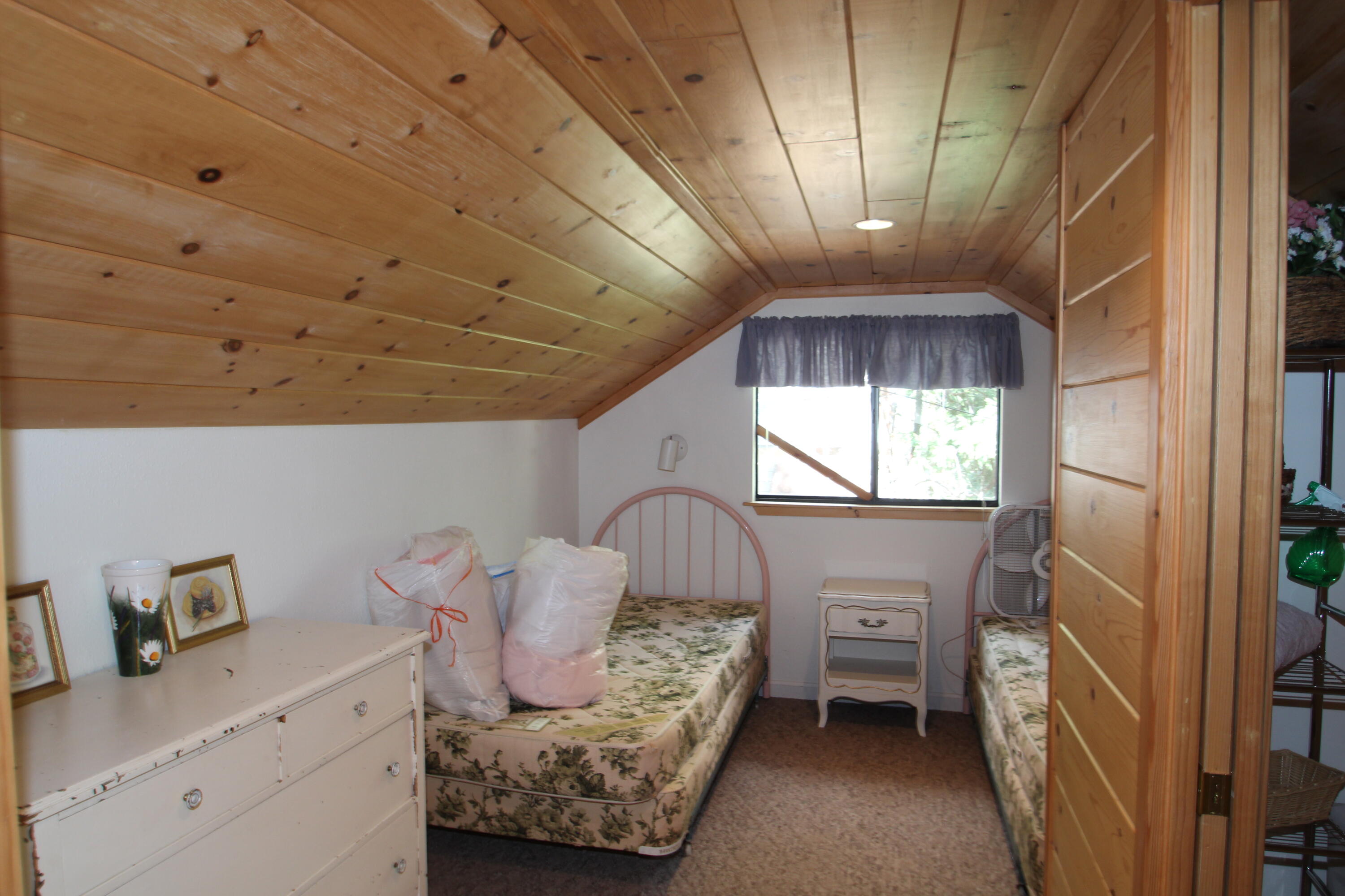 603 Legar Drive Springville, CA 93265 - Photo 33 of 46 Upstairs loft
