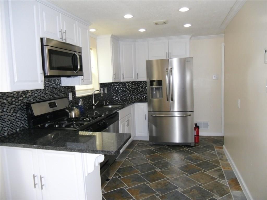 1049 Broughton Road Pittsburgh, PA 15236 - Photo 2 of 15 Gallery Image 2
