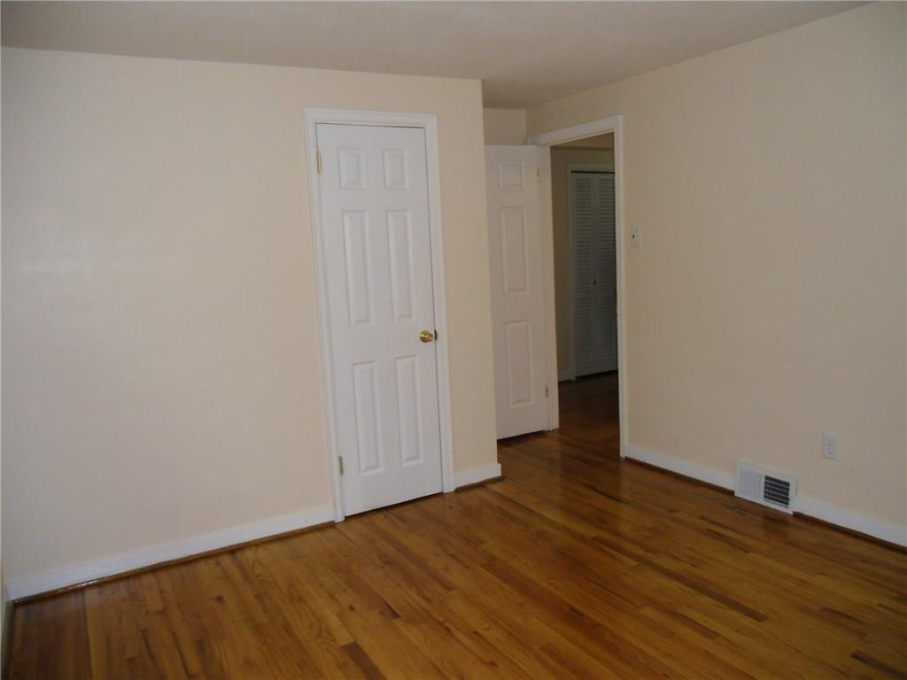 1049 Broughton Road Pittsburgh, PA 15236 - Photo 6 of 15 Gallery Image 6