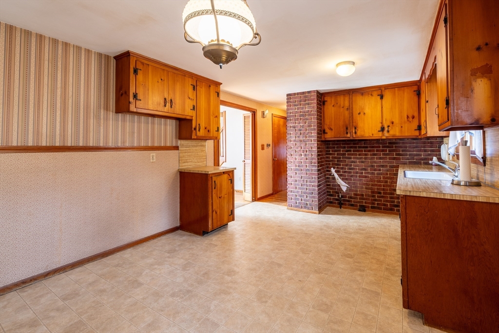 26 Sagamore Road West Springfield, MA 01089 - Photo 8 of 39 Gallery Image 8