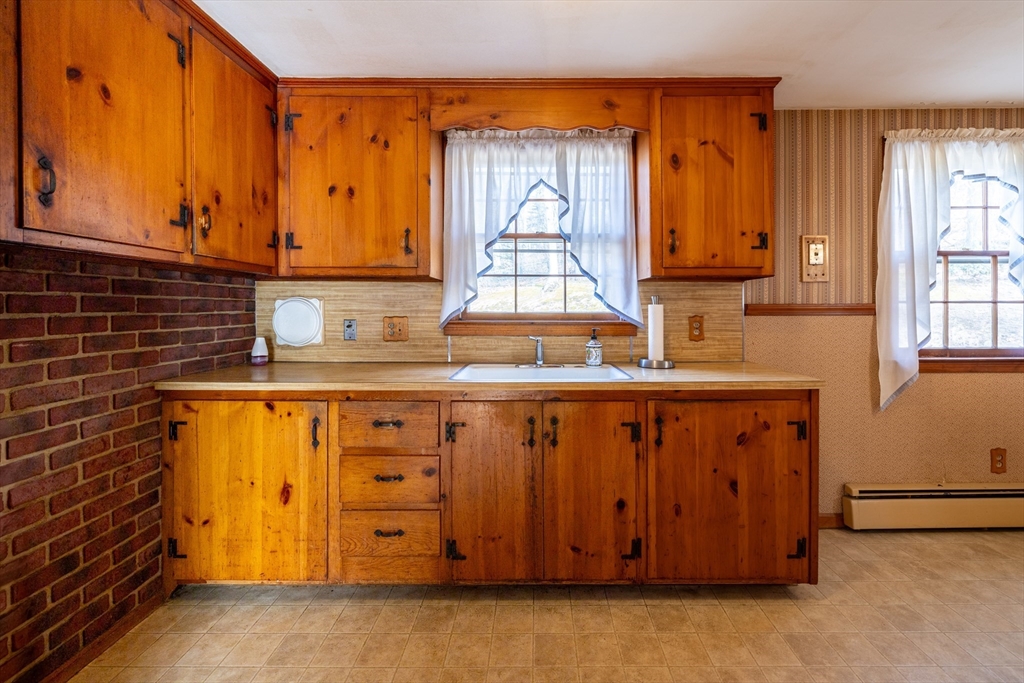 26 Sagamore Road West Springfield, MA 01089 - Photo 10 of 39 Gallery Image 10