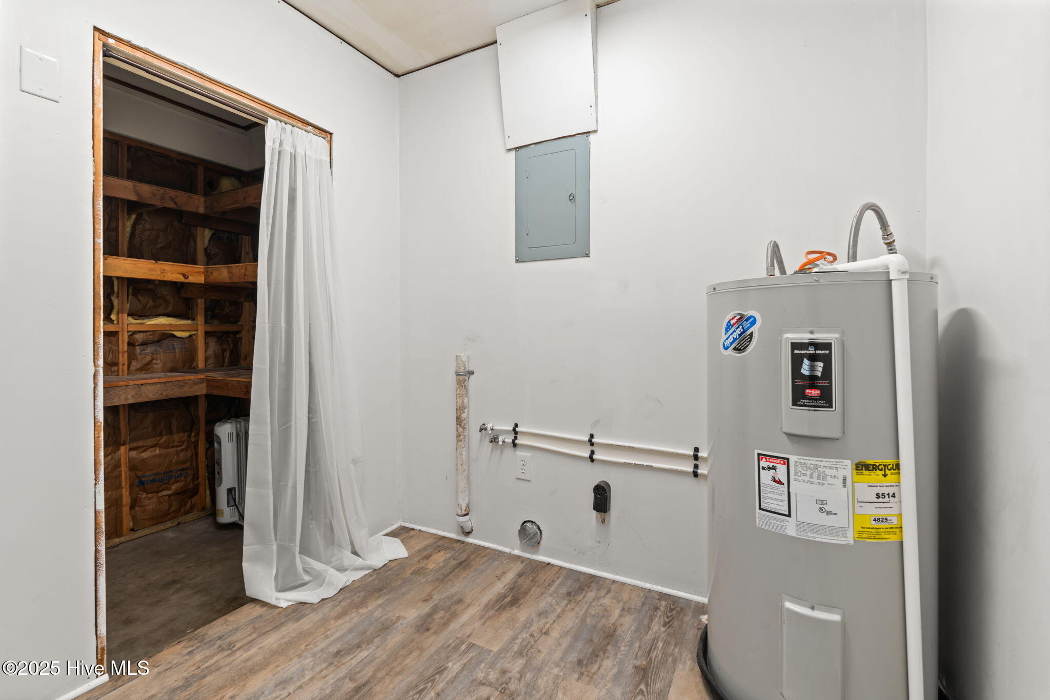 435 Sand Pit Road Aberdeen, NC 28315 - Photo 12 of 49 Laundry Room