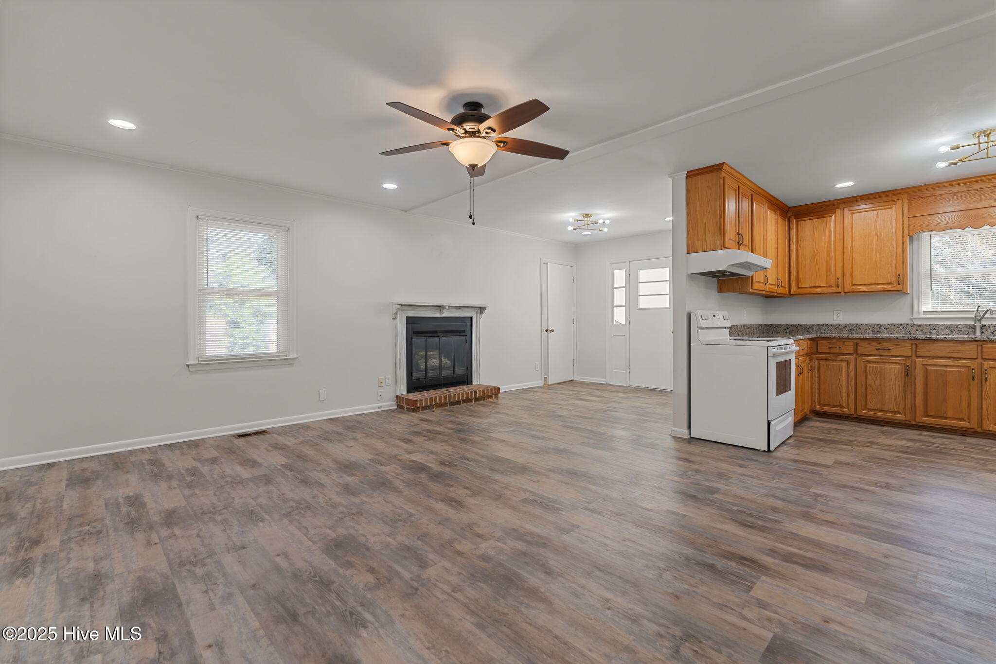 435 Sand Pit Road Aberdeen, NC 28315 - Photo 28 of 49 Living Room