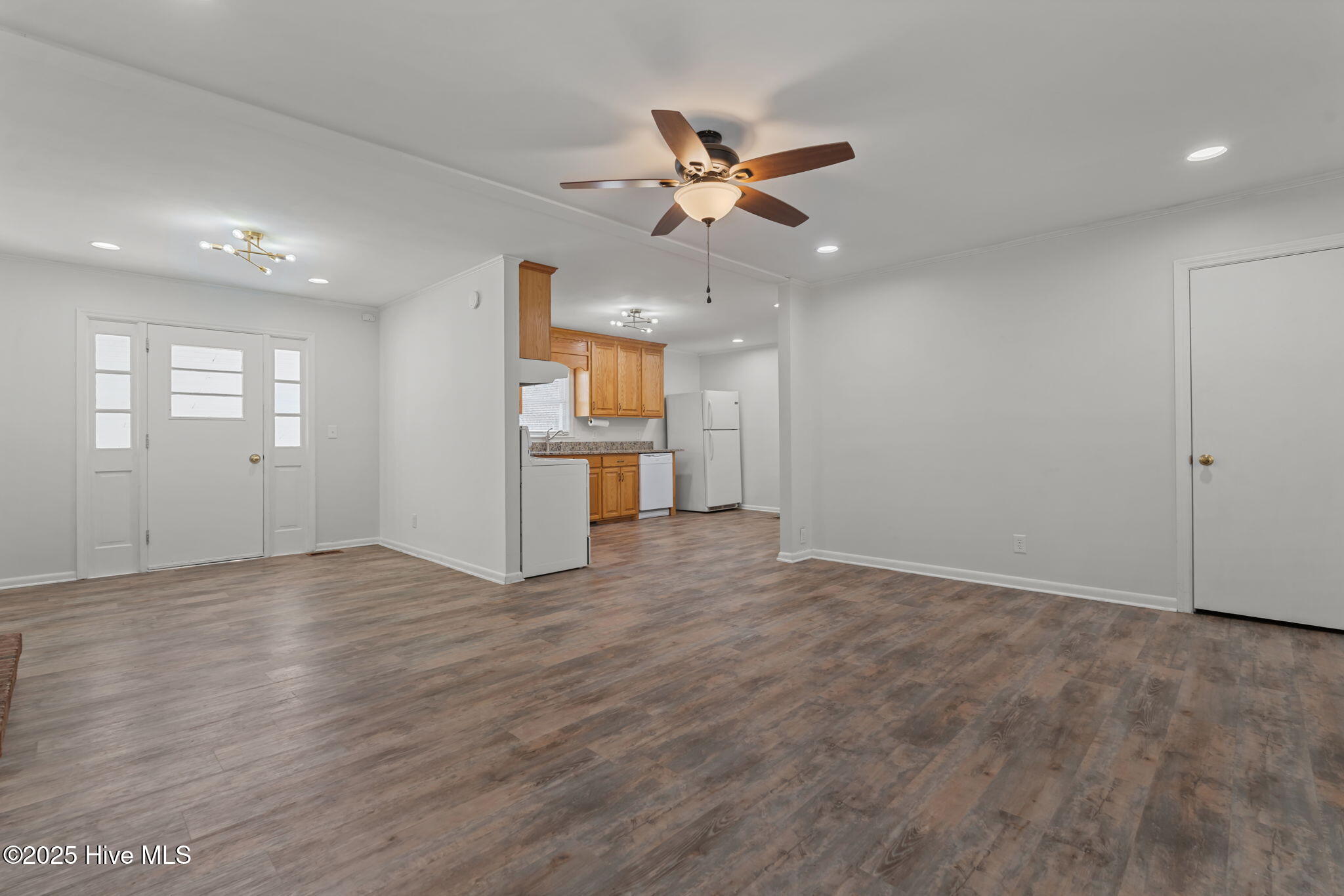 435 Sand Pit Road Aberdeen, NC 28315 - Photo 29 of 49 Living Room