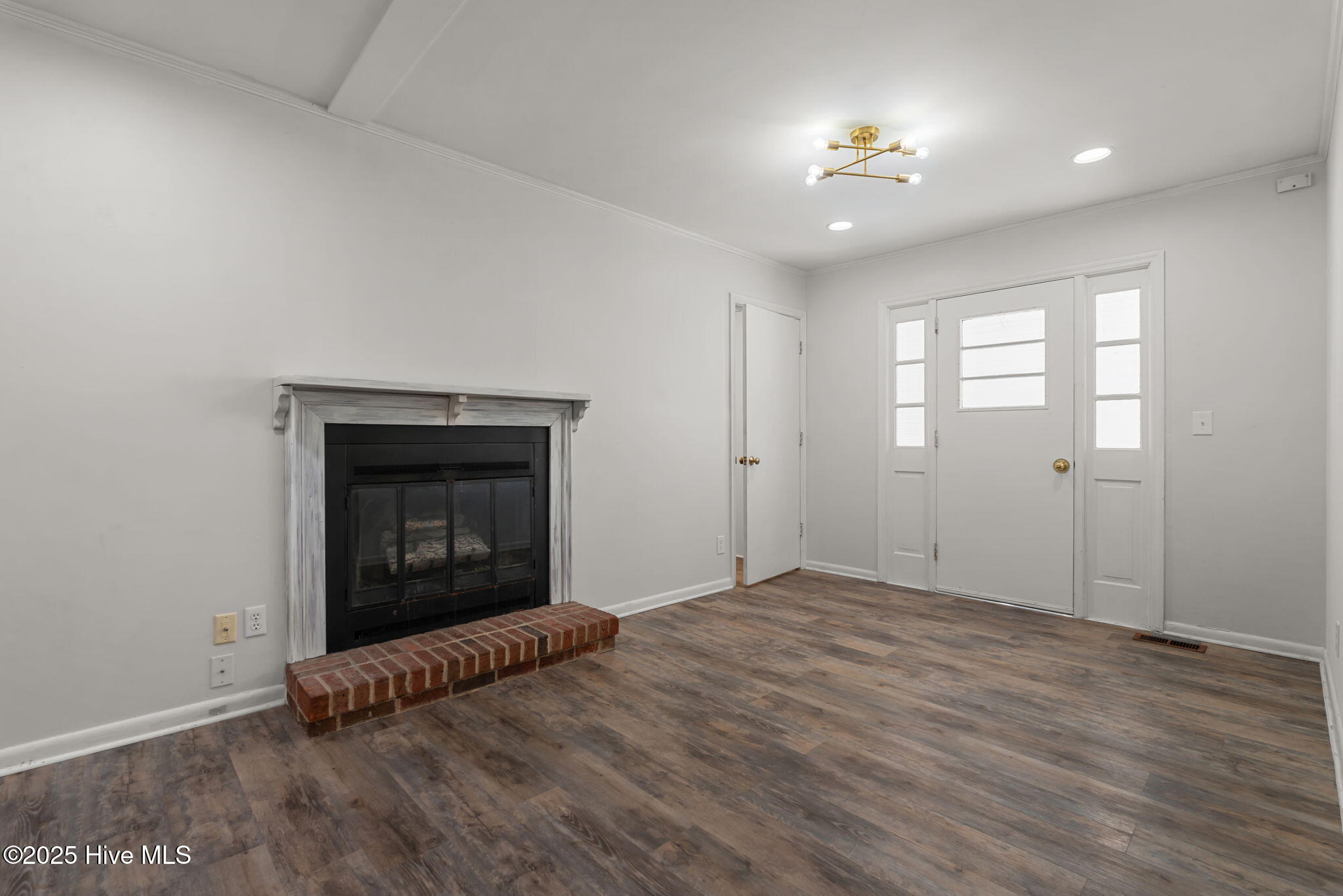 435 Sand Pit Road Aberdeen, NC 28315 - Photo 31 of 49 Living Room