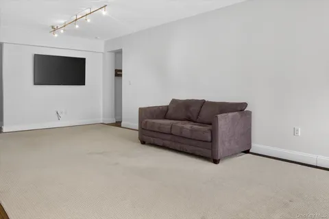$275,000 | 177 East Hartsdale Avenue, Unit 3L, Hartsdale, NY 10530