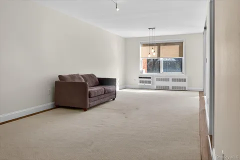 $275,000 | 177 East Hartsdale Avenue, Unit 3L, Hartsdale, NY 10530