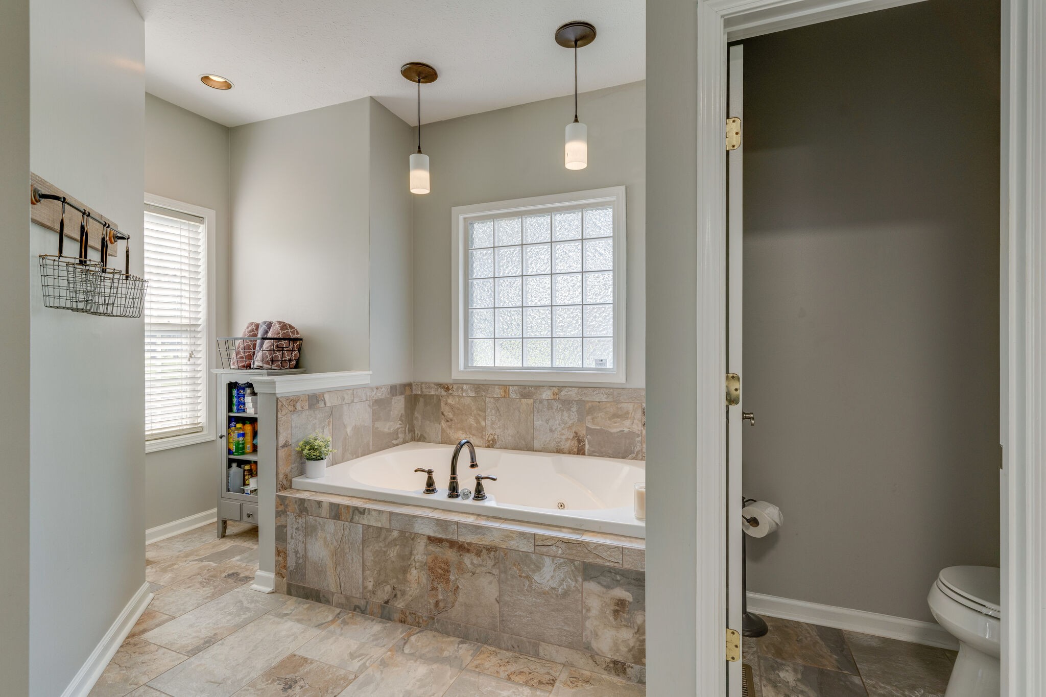 2754 Gideon Road Greenbrier, TN 37073 - Photo 19 of 45 a bathroom with a bathtub and a toilet