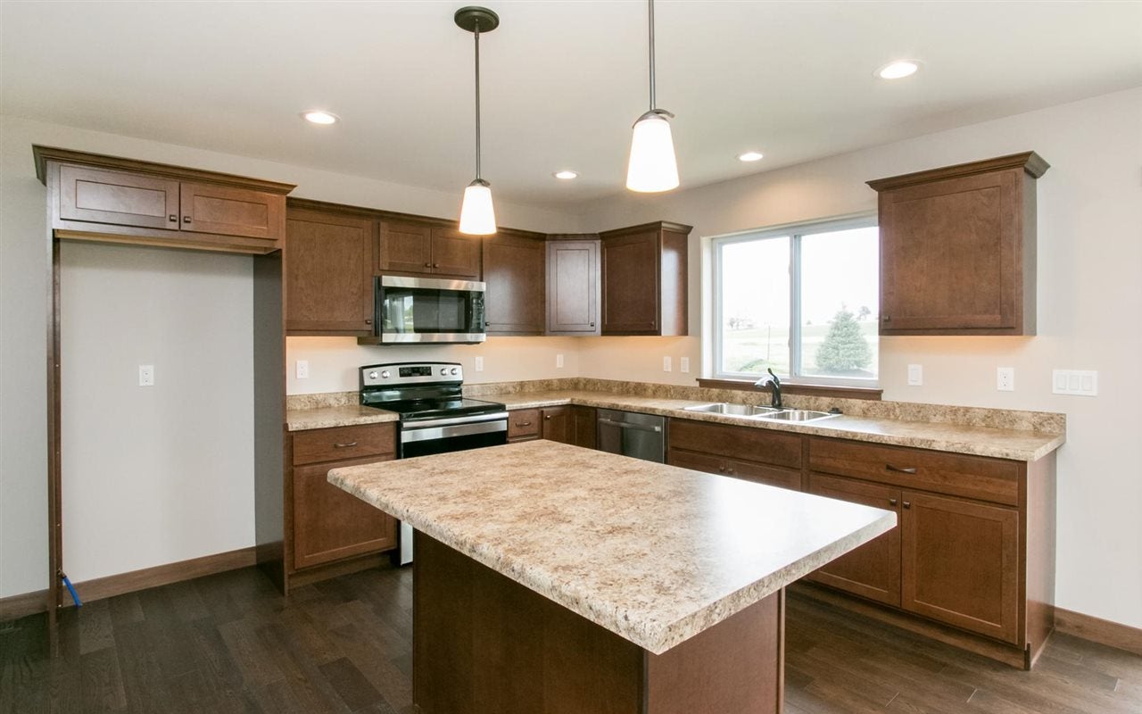 400 Ridge View Court Fairfax, IA 52228 - Photo 7 of 26 Gallery Image 7
