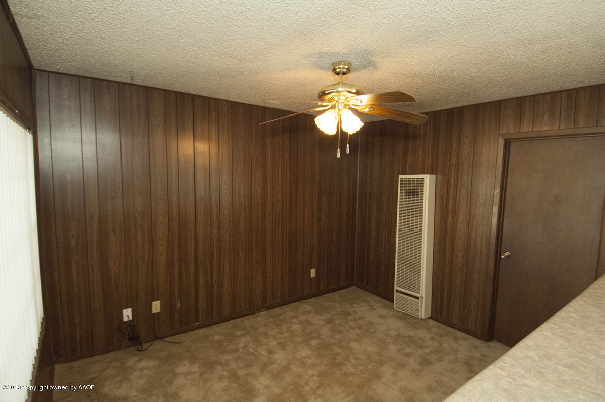4113 South Hayden Street Amarillo, TX 79110 - Photo 8 of 21 an empty room with windows and fan