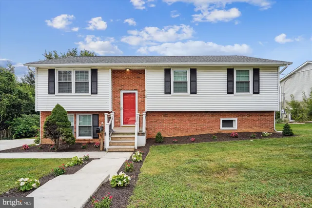 a front view of house with yard