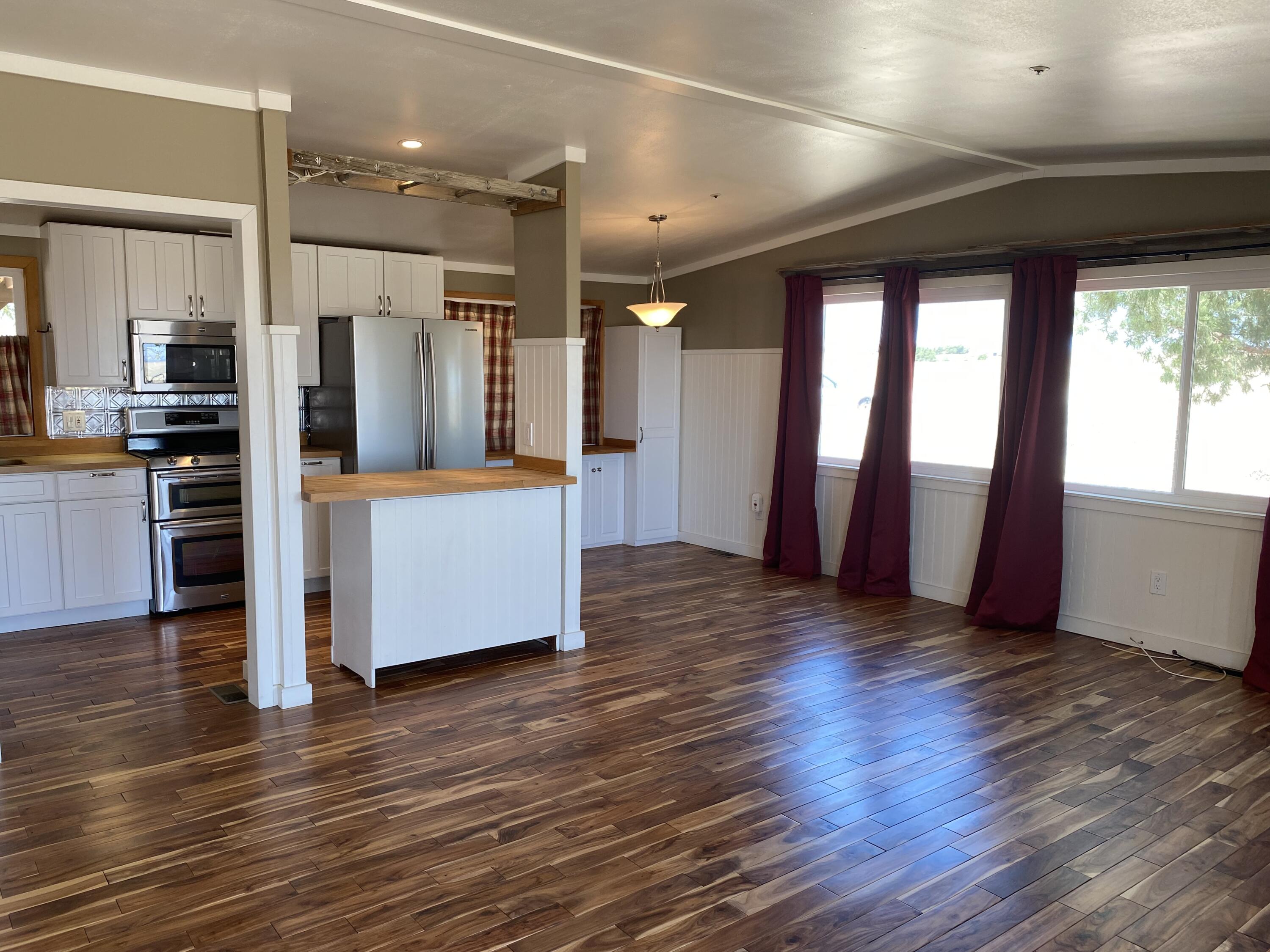 12410 Lancaster Road Lancaster, CA 93536 - Photo 3 of 10 IMG_9935