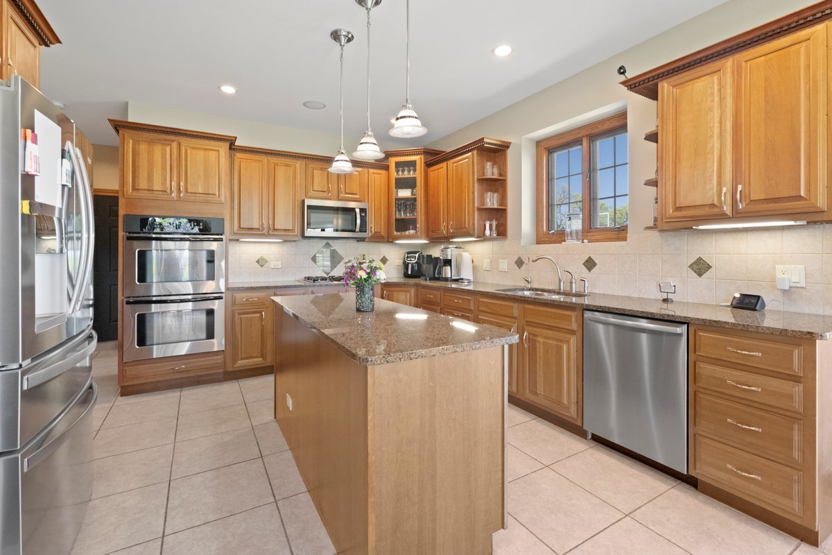 8775 Country Shire Lane Spring Grove, IL 60081 - Photo 6 of 39 Gallery Image 6