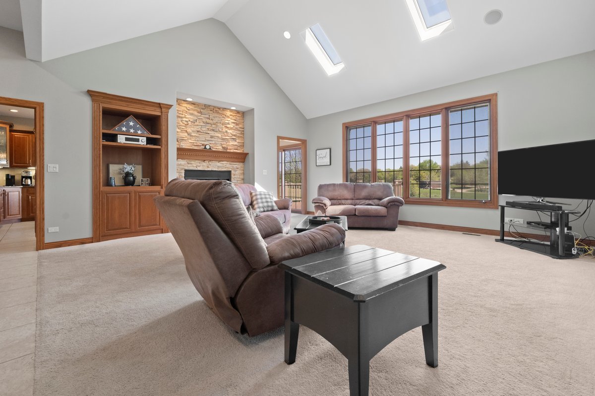 8775 Country Shire Lane Spring Grove, IL 60081 - Photo 8 of 39 Gallery Image 8