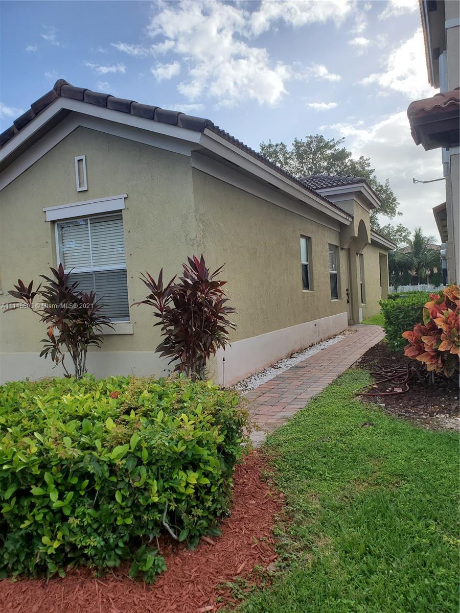 1103 Northeast 40th Road Homestead, FL 33033 - Photo 2 of 21 Gallery Image 2