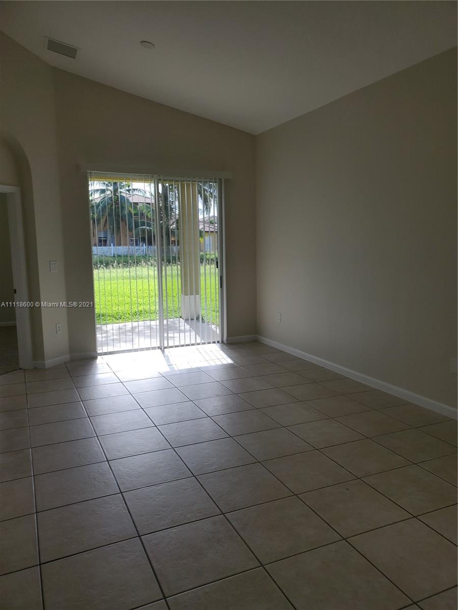 1103 Northeast 40th Road Homestead, FL 33033 - Photo 11 of 21 Gallery Image 11
