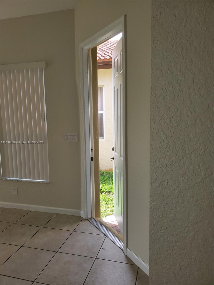 1103 Northeast 40th Road Homestead, FL 33033 - Photo 12 of 21 Gallery Image 12