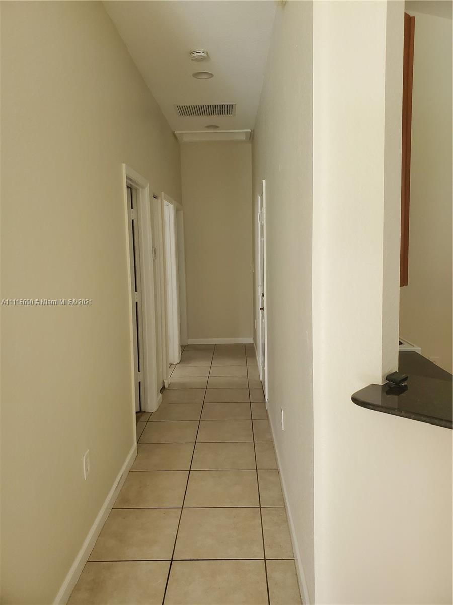 1103 Northeast 40th Road Homestead, FL 33033 - Photo 13 of 21 Gallery Image 13