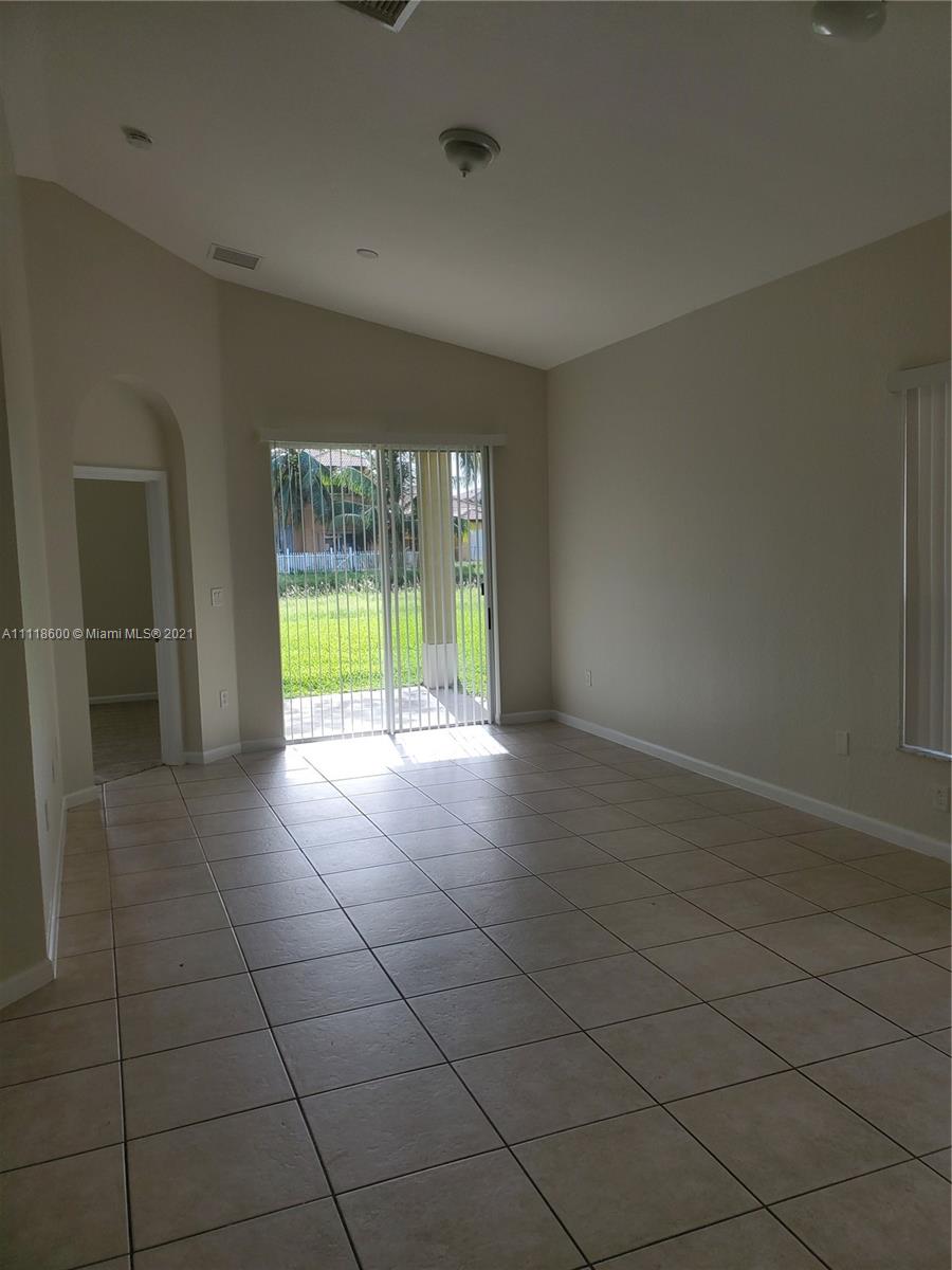 1103 Northeast 40th Road Homestead, FL 33033 - Photo 17 of 21 Gallery Image 17