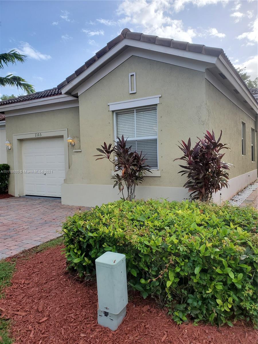 1103 Northeast 40th Road Homestead, FL 33033 - Photo 3 of 21 Gallery Image 3