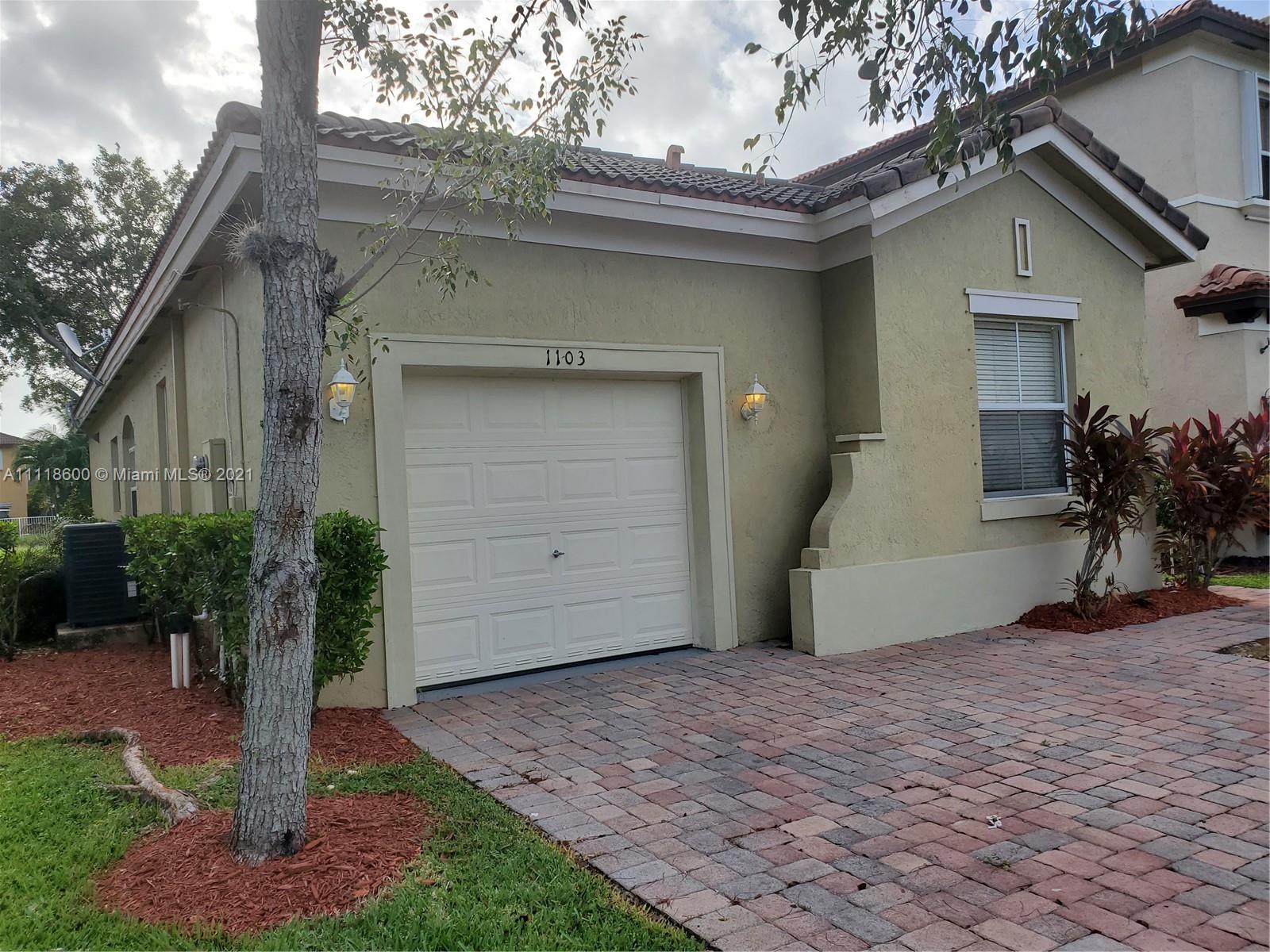 1103 Northeast 40th Road Homestead, FL 33033 - Photo 5 of 21 Gallery Image 5