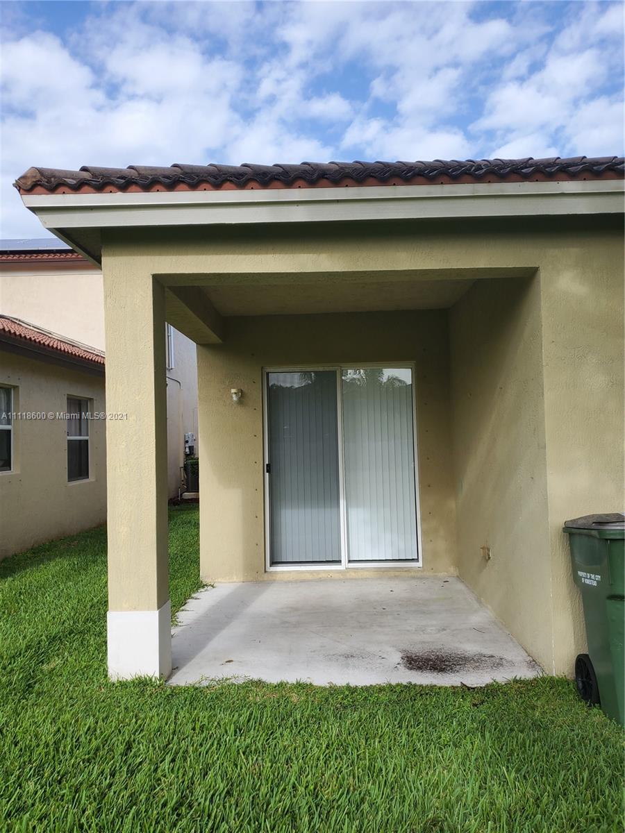 1103 Northeast 40th Road Homestead, FL 33033 - Photo 6 of 21 Gallery Image 6