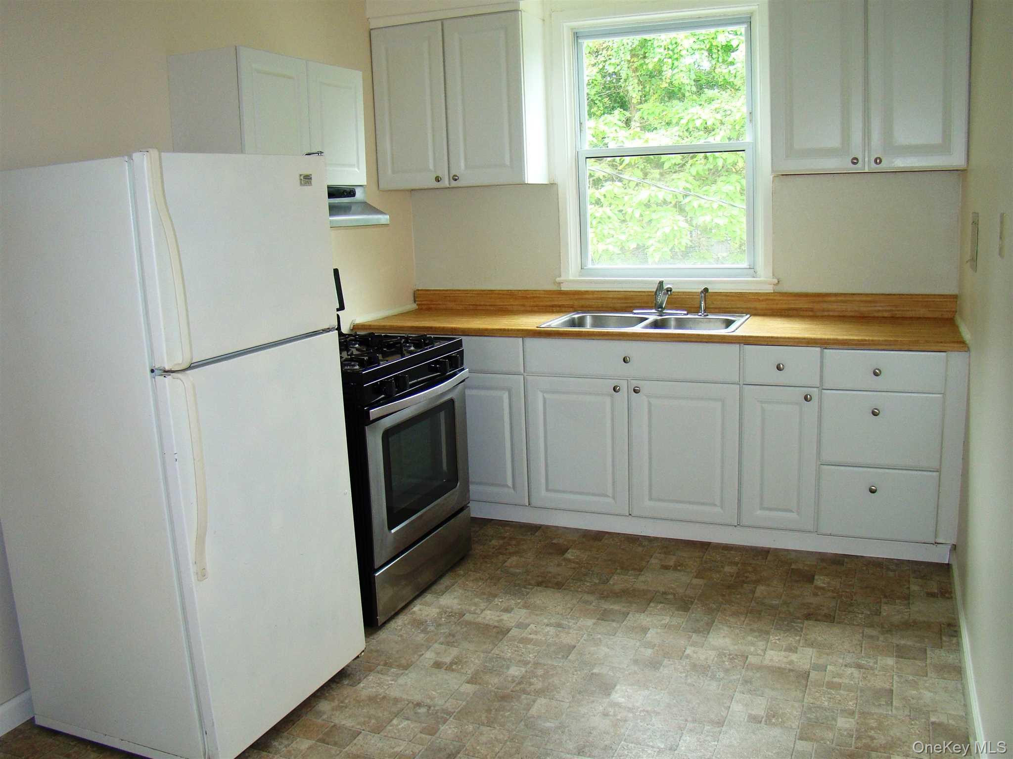 28 Vernon Terrace, Unit 2 Poughkeepsie, NY 12601 - Photo 2 of 7