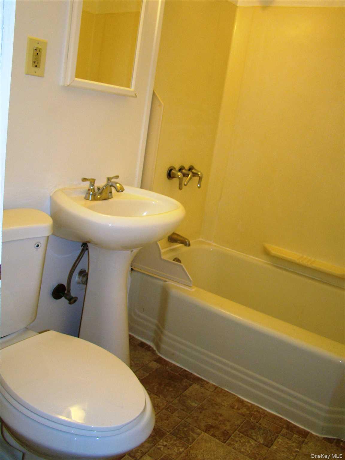 28 Vernon Terrace, Unit 2 Poughkeepsie, NY 12601 - Photo 4 of 7