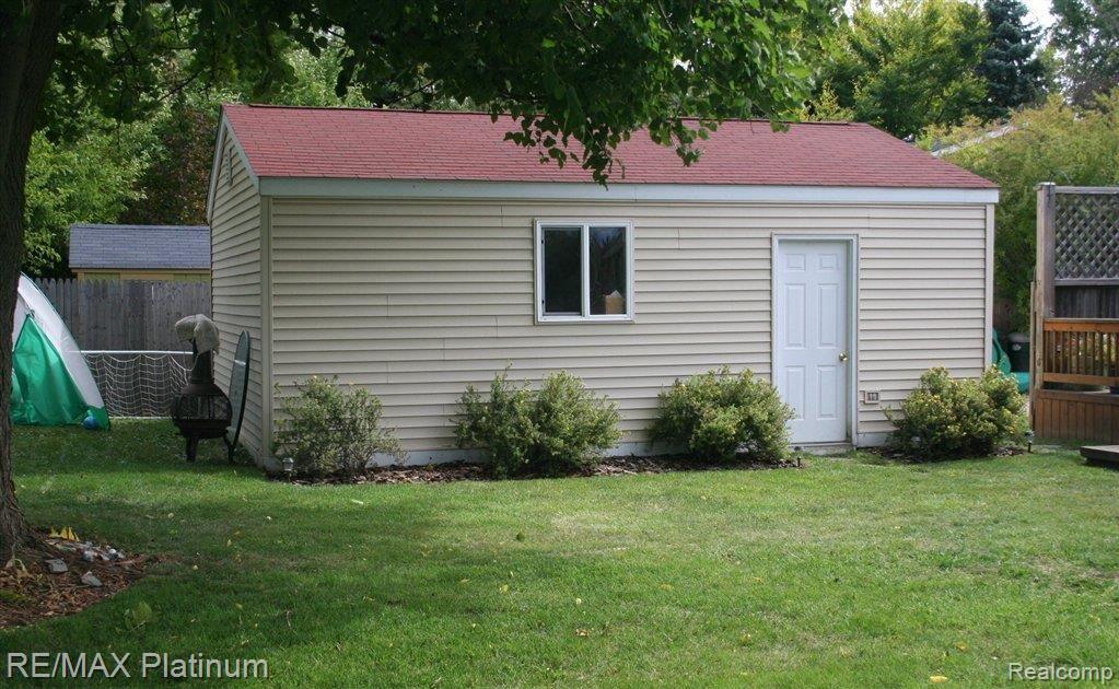 328 Mason Road Howell, MI 48843 - Photo 16 of 16 Garage w/Elect & Door Opnr