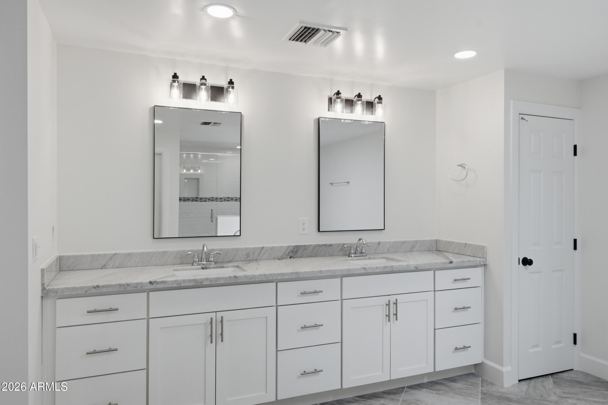 5140 East Osborn Road Phoenix, AZ 85018 - Photo 17 of 37 primary bath