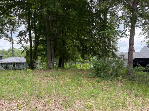 $138,900 | 8740 West School Section Lake Drive, Mecosta, MI 49332