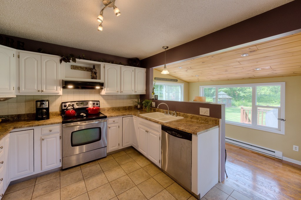 9 Hollow Road Wilbraham, MA 01095 - Photo 10 of 30 Gallery Image 10