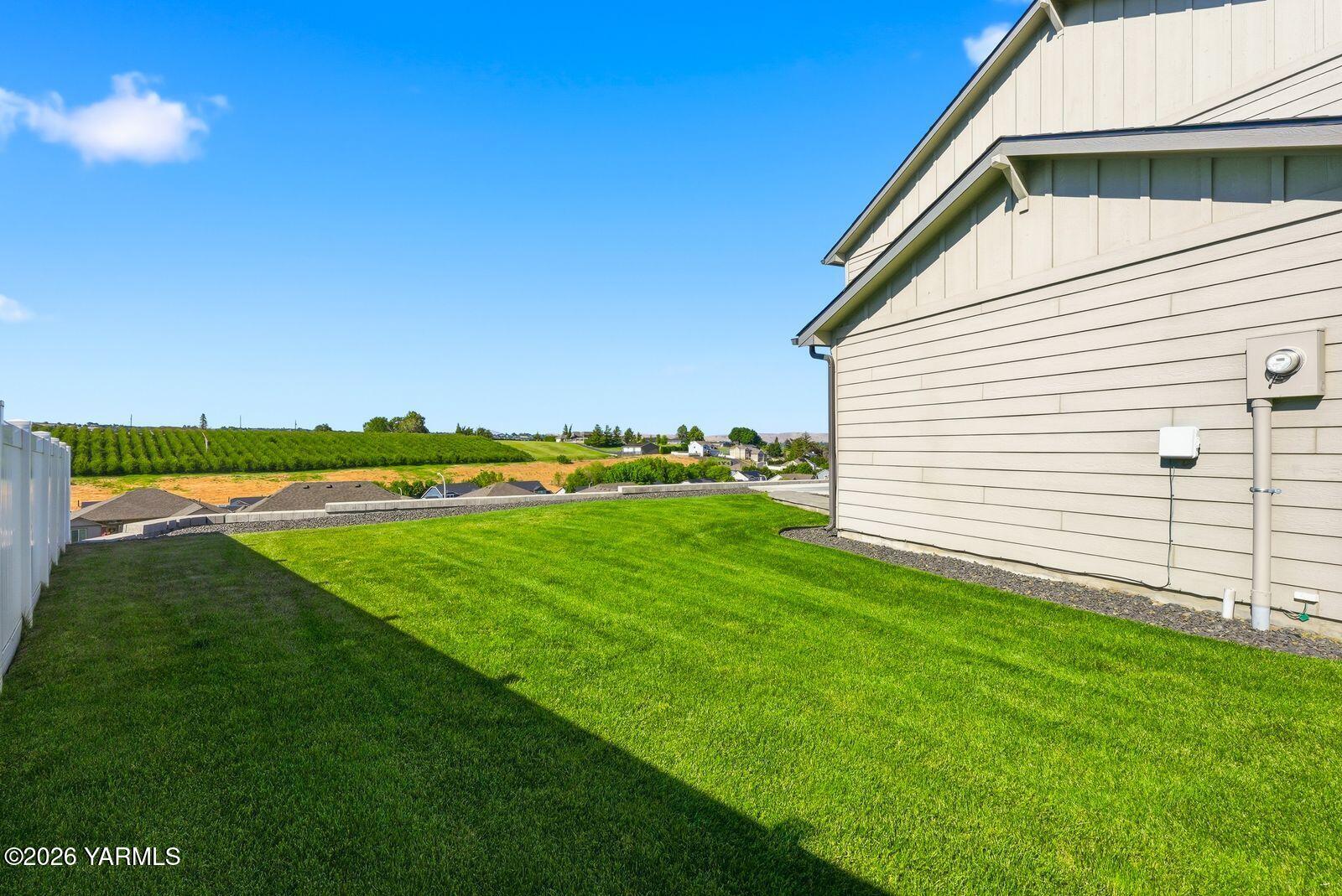 7901 West Whatcom Avenue Yakima, WA 98903 - Photo 28 of 33 Large side yard